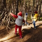 kids-playing-in-woods
